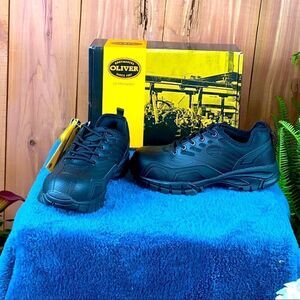 Ladies size 8 NIOB Circuit Series safety toed work shoes by Oliver